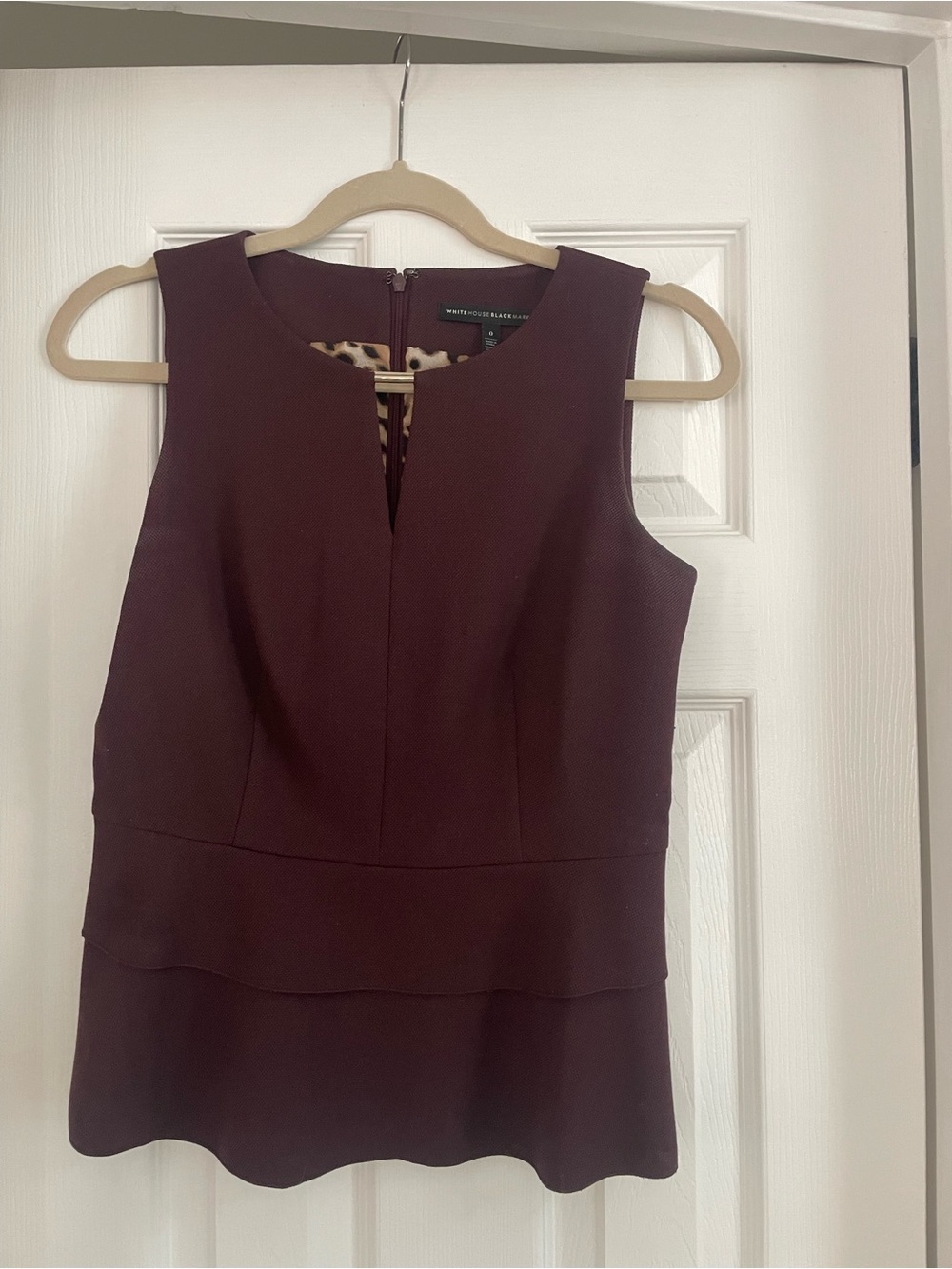 White House Black Market Sleeveless Plum Peplum Top with Gold Detail WORK SZ 0